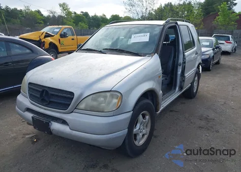 1999 Mercedes-Benz Ml 320 z USA, uszkodzony, nr VIN 4JGAB54E7XA066742